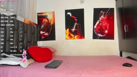 nicolle_hanks1 online show from April 25, 2:25 am