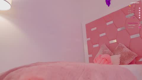 Snapshot of nicolle_mitchelle chatting on January 5, 3:23 pm NEW instagram nicollemitchelle online show from January 5, 3:23 pm