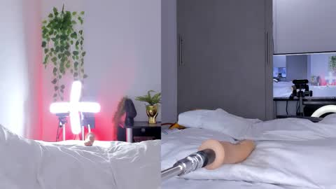 Nicolle Saenzz online show from December 21, 6:53 am