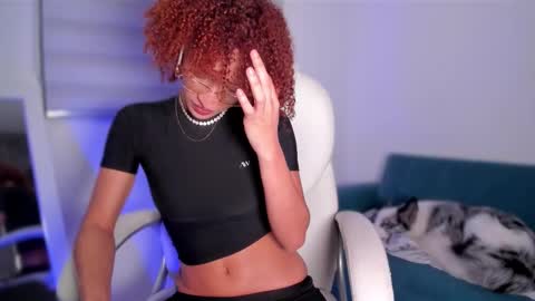 Snapshot of nicolle_sanchezz chatting on October 25, 12:07 am online show from October 25, 12:07 am