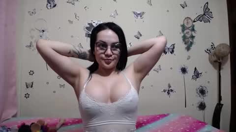 nicolle_sky online show from March 5, 8:32 am