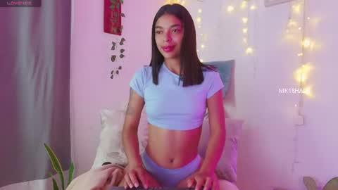 Snapshot of nicolle_swt chatting on June 19, 11:25 am Nicolle online show from June 19, 11:25 am