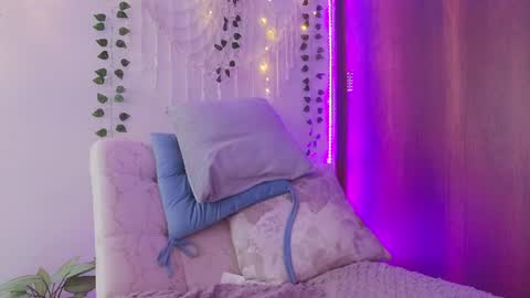 Snapshot of nicolle_swt chatting on July 28, 2:13 pm Nicolle online show from July 28, 2:13 pm