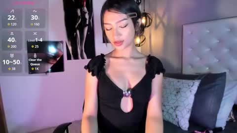 Nicolle online show from October 11, 1:53 pm