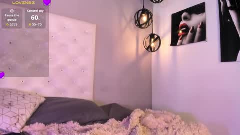 Nicolle online show from March 4, 2:01 pm