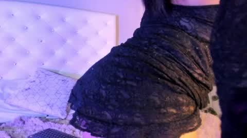 Nicolle online show from April 29, 1:59 pm