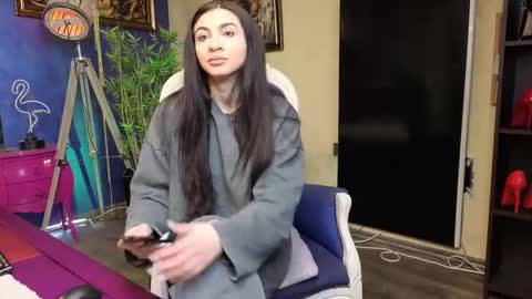 Snapshot of nicollepalmer chatting on February 19, 7:28 am Nicolle online show from February 19, 7:28 am