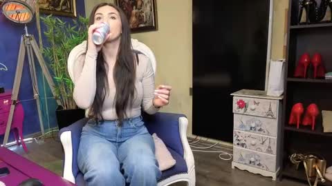 Snapshot of nicollepalmer chatting on February 25, 8:47 am Nicolle online show from February 25, 8:47 am