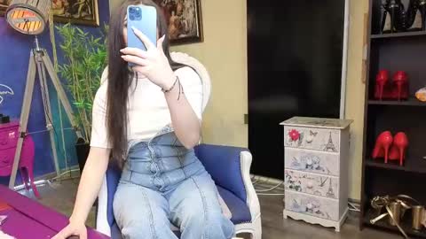 Snapshot of nicollepalmer chatting on March 4, 6:47 am Nicolle online show from March 4, 6:47 am