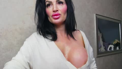 Snapshot of nicollereyn chatting on January 23, 11:05 pm Nicolle online show from January 23, 11:05 pm