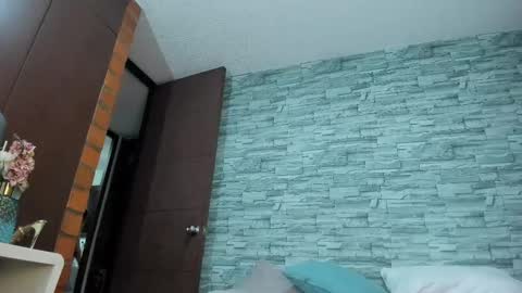 nicollesofia3 online show from February 15, 9:05 am