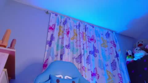 Nicolle Miley online show from July 15, 12:27 am