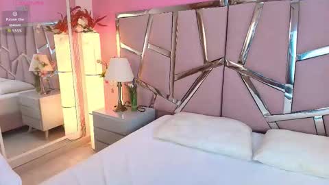 Snapshot of nicollevsconttei chatting on January 15, 7:17 pm nicollevsconttei online show from January 15, 7:17 pm