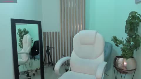 Snapshot of nicolross_ chatting on January 3, 4:48 pm NicolRoss online show from January 3, 4:48 pm