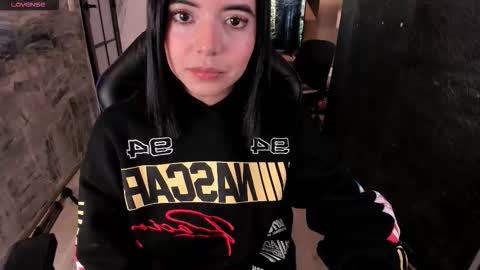 Snapshot of nicolross_ chatting on November 9, 4:38 pm NicolRoss online show from November 9, 4:38 pm