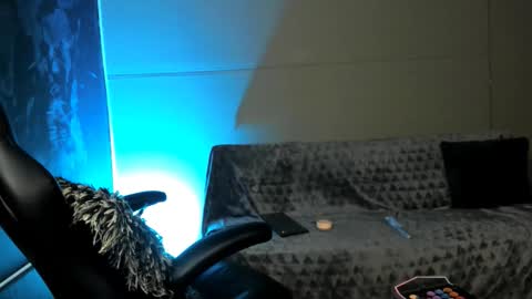 Nicol online show from December 3, 8:40 pm