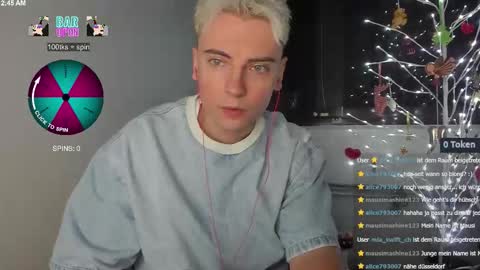 Snapshot of nicoslowmoo chatting on December 14, 1:44 am NicoSlowmoo online show from December 14, 1:44 am