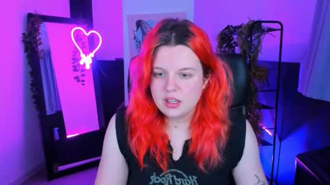 Snapshot of nielletablossom chatting on February 19, 5:16 am Nellie online show from February 19, 5:16 am