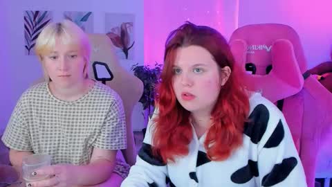 Snapshot of nielletablossom chatting on September 28, 2:06 am Nellie online show from September 28, 2:06 am