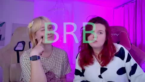 Snapshot of nielletablossom chatting on October 17, 5:21 am Nellie online show from October 17, 5:21 am