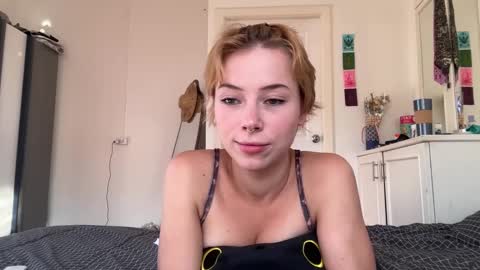 Snapshot of night_jelly chatting on February 13, 9:38 am Aurora online show from February 13, 9:38 am