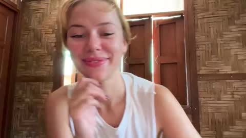 Snapshot of night_jelly chatting on March 7, 3:47 am Aurora online show from March 7, 3:47 am