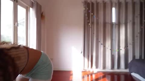 Snapshot of night_jelly chatting on March 20, 9:14 am Aurora online show from March 20, 9:14 am