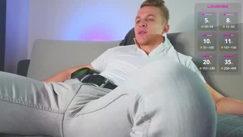 Snapshot of night_wwwolf chatting on October 11, 5:17 am Jameson online show from October 11, 5:17 am