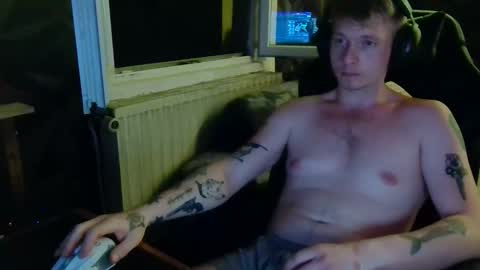 Snapshot of niglo620 chatting on May 26, 12:28 am niglo620 online show from May 26, 12:28 am