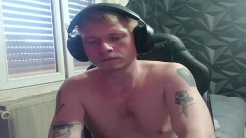 Snapshot of niglo620 chatting on May 29, 1:42 pm niglo620 online show from May 29, 1:42 pm