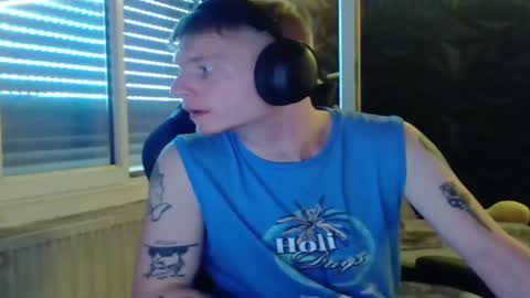 Snapshot of niglo620 chatting on June 20, 7:33 am niglo620 online show from June 20, 7:33 am