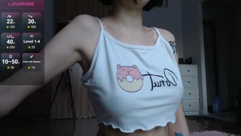 Snapshot of niia_osaki chatting on December 17, 10:44 am Niia online show from December 17, 10:44 am