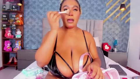 NiiaMoore online show from May 6, 7:52 pm