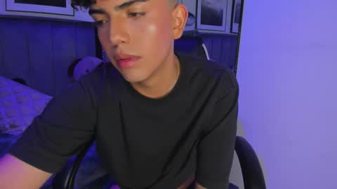 Snapshot of niick_twink chatting on October 31, 6:53 pm niick_twink online show from October 31, 6:53 pm