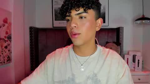 Snapshot of niick_twink chatting on December 2, 8:15 pm niick_twink online show from December 2, 8:15 pm