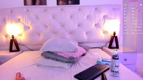 Nicolle  online show from November 13, 5:45 pm