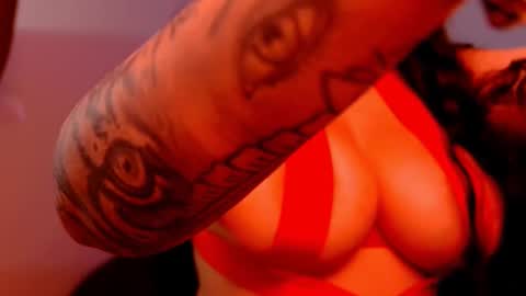 Niinarosee online show from March 19, 9:30 pm