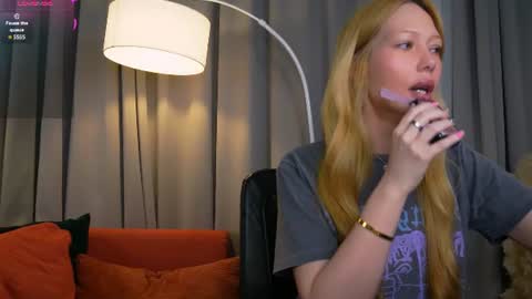 Snapshot of nika_dream_ chatting on June 11, 12:32 am LIana online show from June 11, 12:32 am