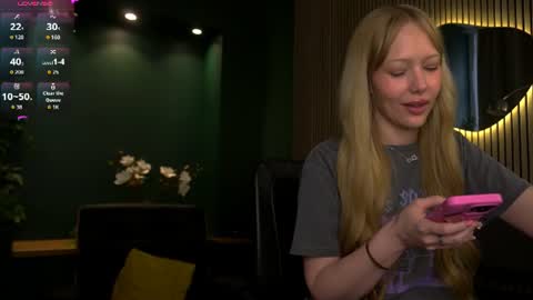 Snapshot of nika_dream_ chatting on June 22, 3:25 am LIana online show from June 22, 3:25 am