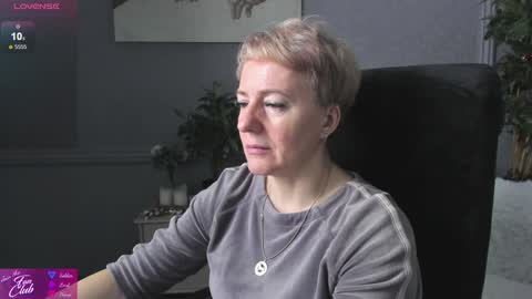 Snapshot of nika_smit chatting on December 14, 5:18 am Nika online show from December 14, 5:18 am