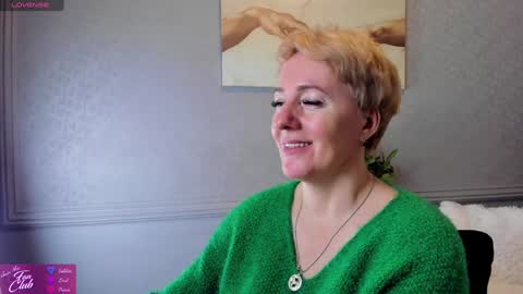 Snapshot of nika_smit chatting on December 23, 9:59 am Nika online show from December 23, 9:59 am