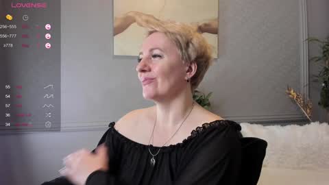 Snapshot of nika_smit chatting on December 24, 12:11 pm Nika online show from December 24, 12:11 pm