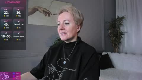 Snapshot of nika_smit chatting on February 1, 6:10 am Nika online show from February 1, 6:10 am