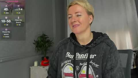 Snapshot of nika_smit chatting on October 31, 10:05 am Nika online show from October 31, 10:05 am