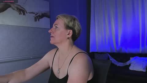 Snapshot of nika_smit chatting on November 1, 5:31 am Nika online show from November 1, 5:31 am