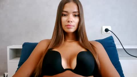 Snapshot of nika_verona1 chatting on July 22, 7:00 am Nika online show from July 22, 7:00 am