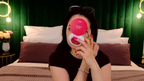 Snapshot of nikaflowers chatting on June 30, 2:23 am Nika online show from June 30, 2:23 am