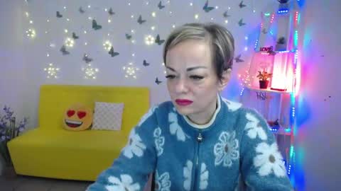 Snapshot of nikamayu chatting on April 28, 5:01 am Nika online show from April 28, 5:01 am