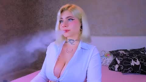 Snapshot of nikarocks chatting on September 18, 9:39 pm nikarocks online show from September 18, 9:39 pm