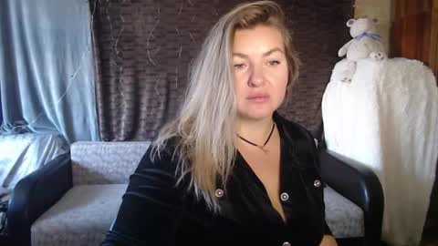Snapshot of nikaskylink chatting on October 8, 4:21 am Nika online show from October 8, 4:21 am